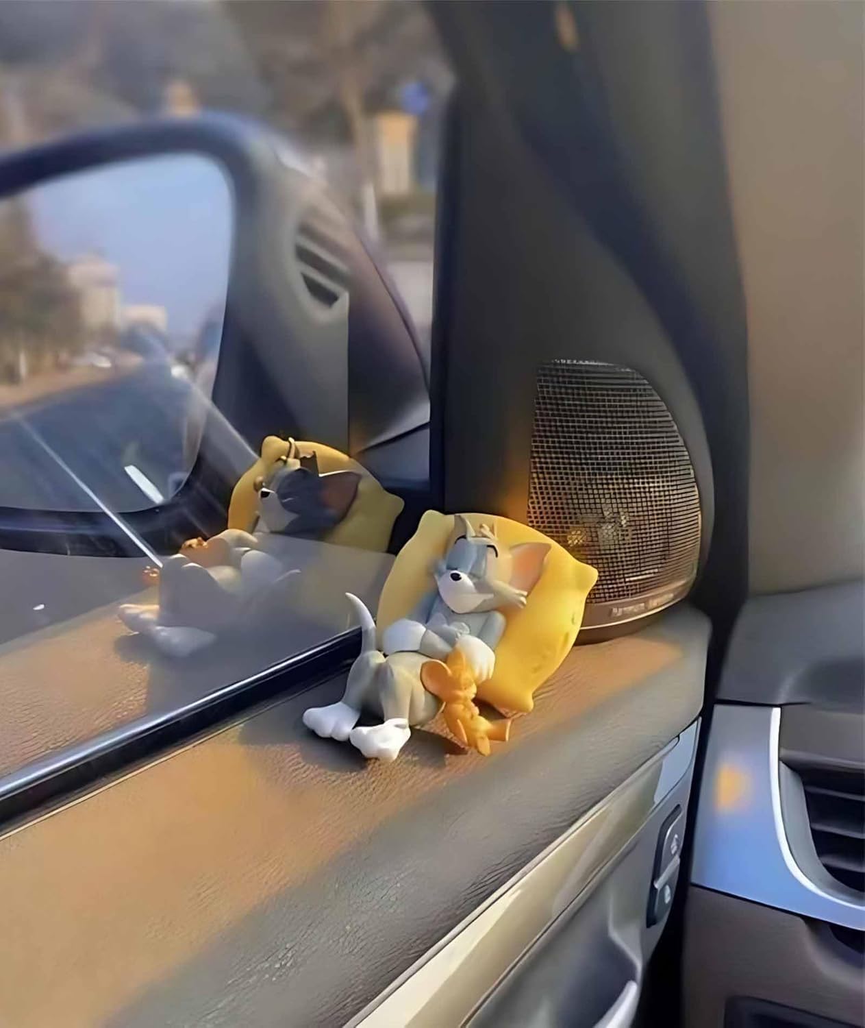Universal Cool Resin Statue Car Interior Decoration Accessories 1Pc
