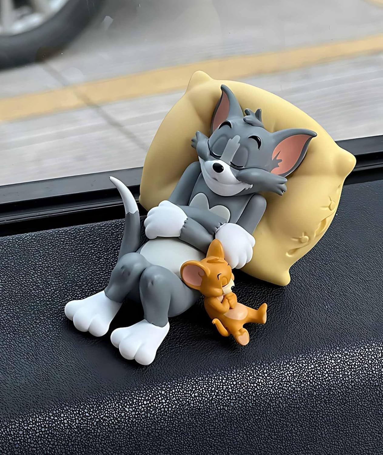 Universal Cool Resin Statue Car Interior Decoration Accessories 1Pc